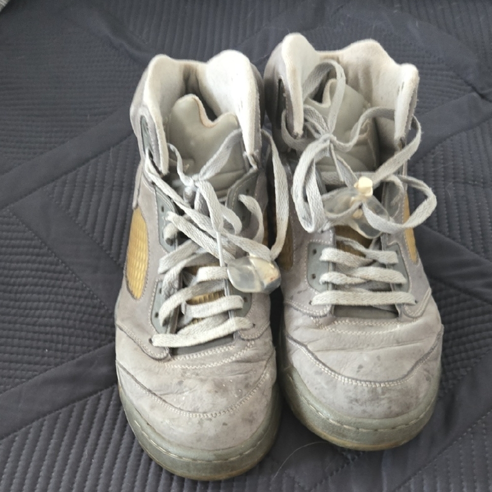Jordan V Wolf Gray Sneakers